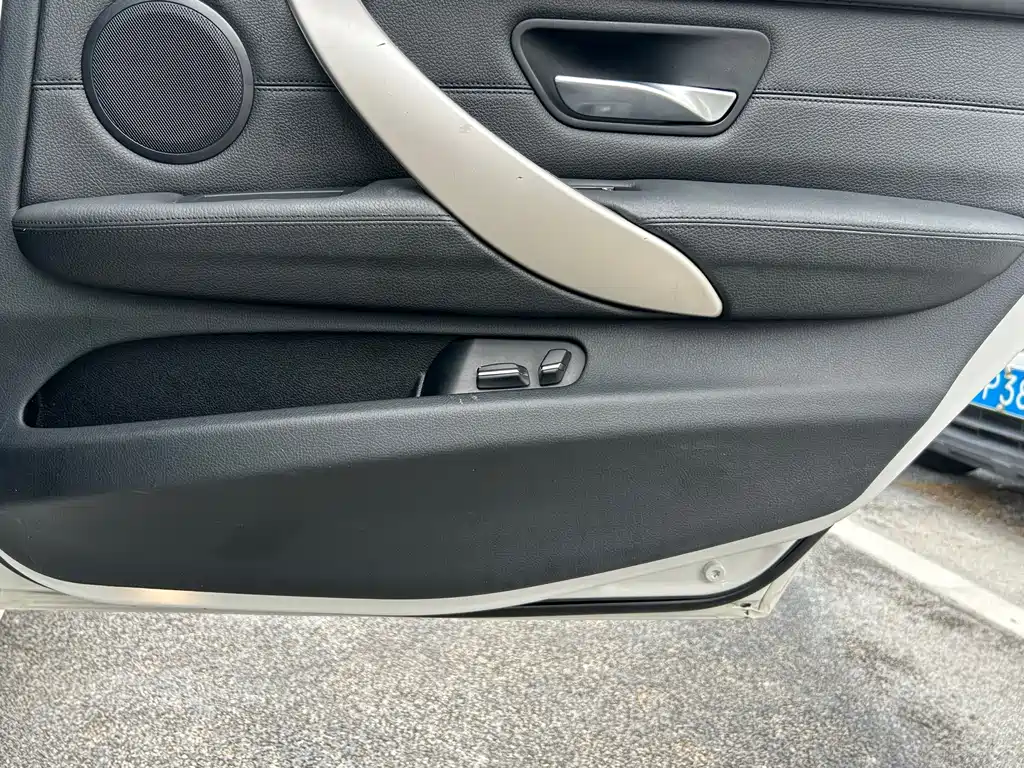 BMW 3 Series 2015 — фото 16