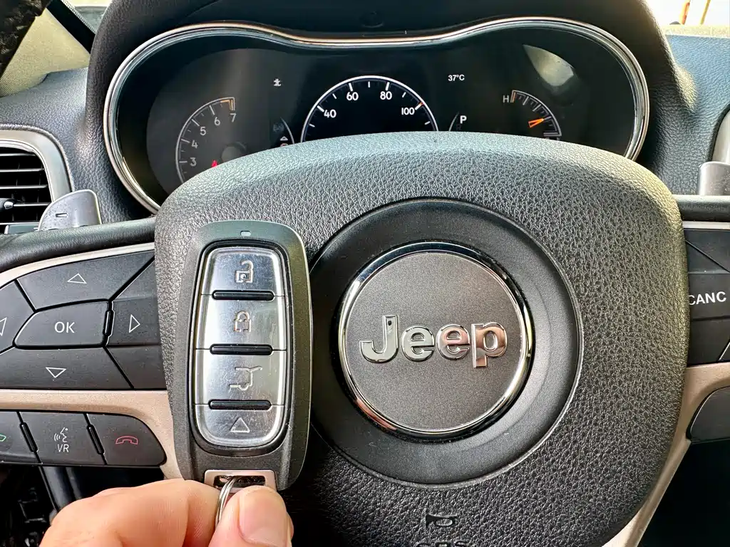 Jeep Grand Cherokee 2014 — фото 27