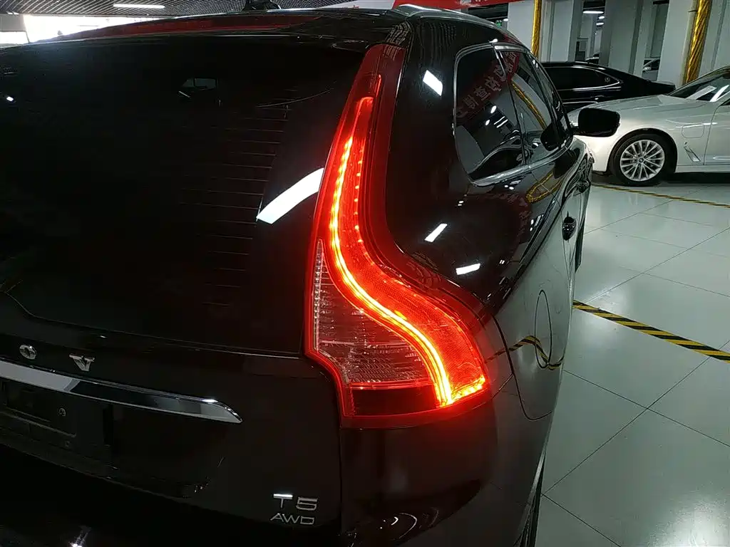 Volvo XC60 2017 — фото 24