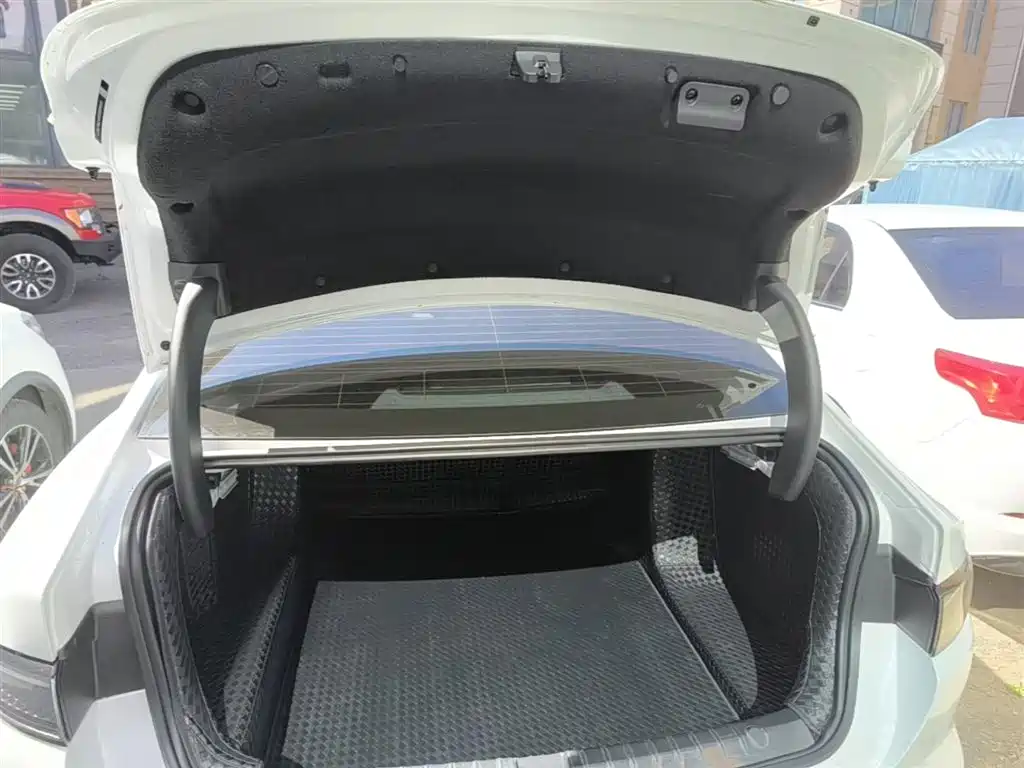 BYD Seal 05 DM-i 2025 — фото 19