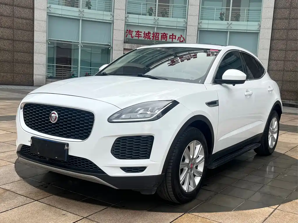 Jaguar E-PACE 2018 — фото 1