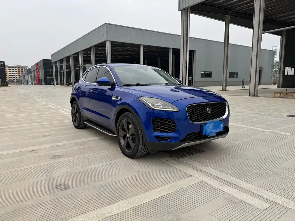 Jaguar E-PACE 2018 — фото 1