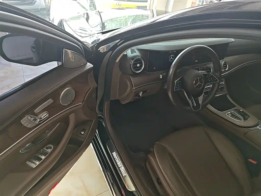 Mercedes-Benz E-Class 2023 — фото 16