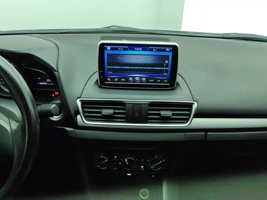 Mazda 3 Axela 2016 — фото 13