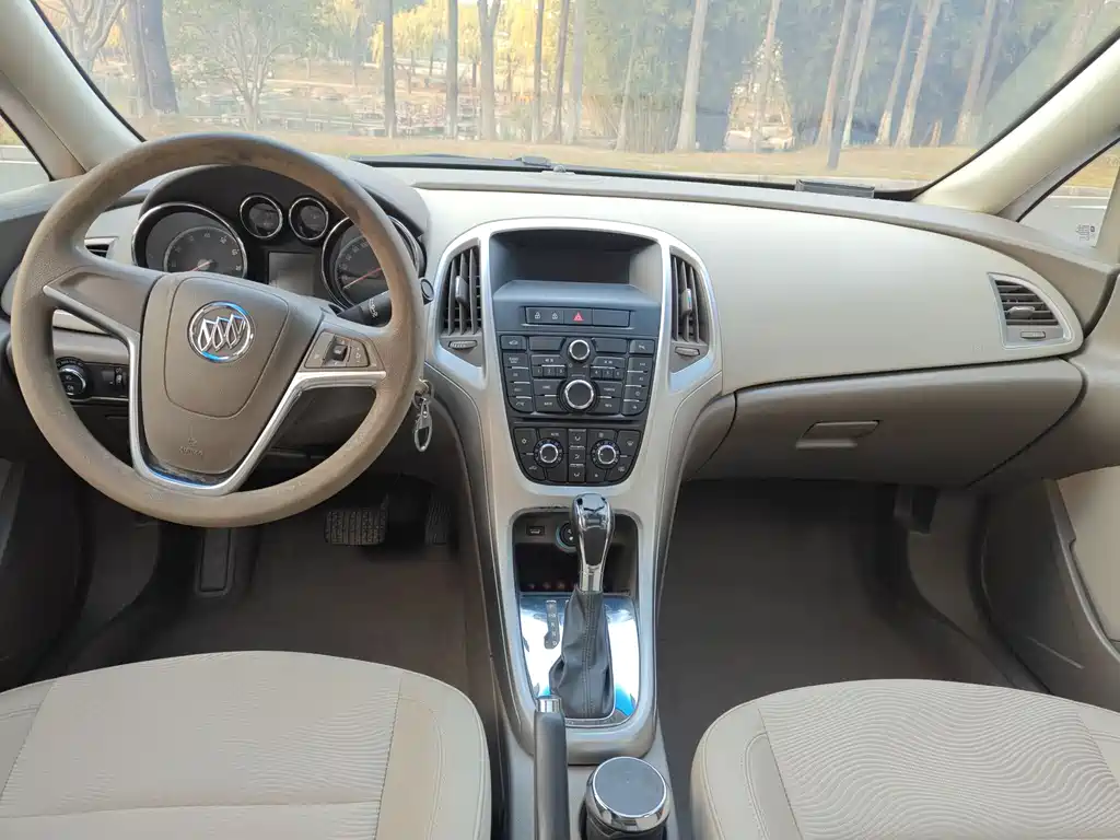 Buick Excelle 2013 — фото 10