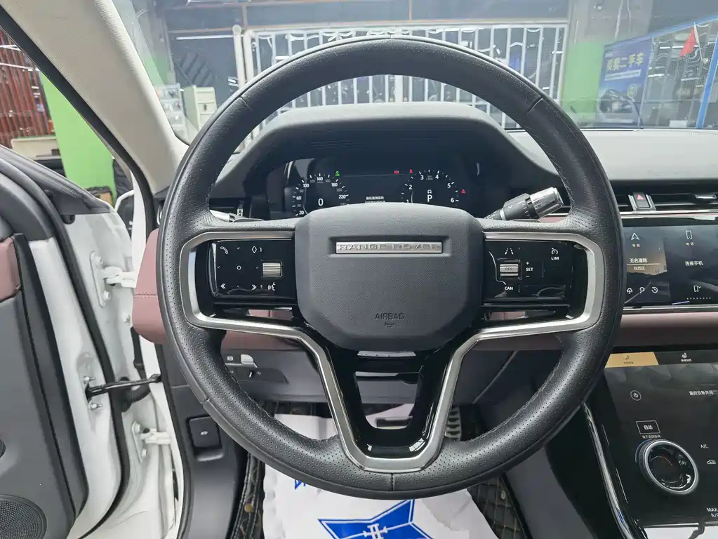 Land Rover Evoque 2023 — фото 10