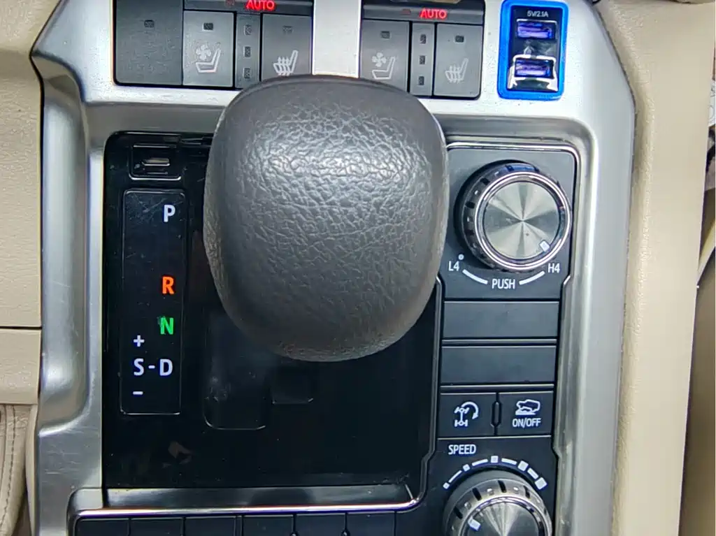 Toyota Land Cruiser 2020 — фото 12