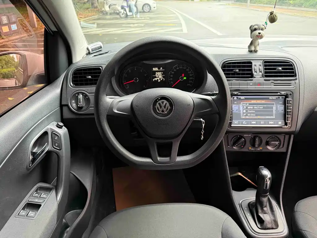 Volkswagen Polo 2017 — фото 14