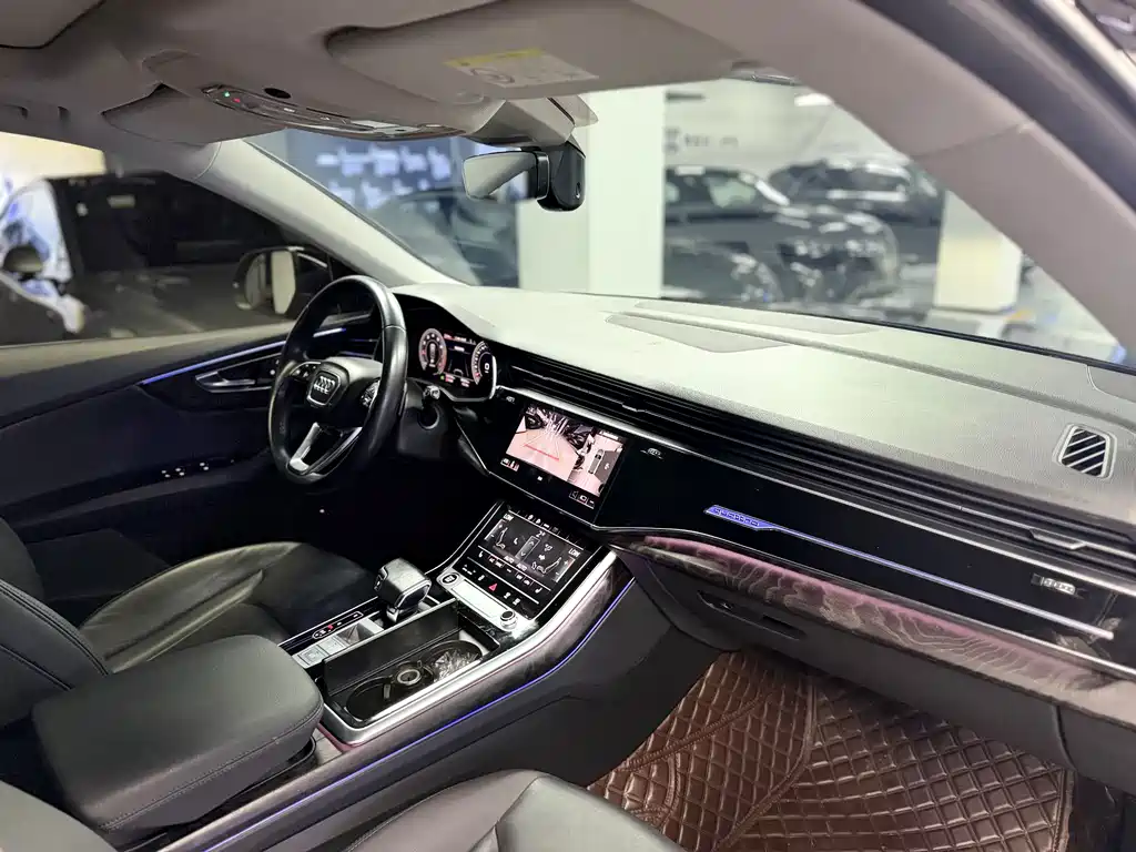 Audi Q8 2021 — фото 14