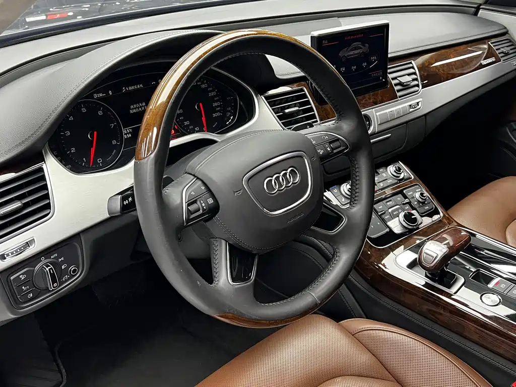 Audi A8 2014 — фото 11