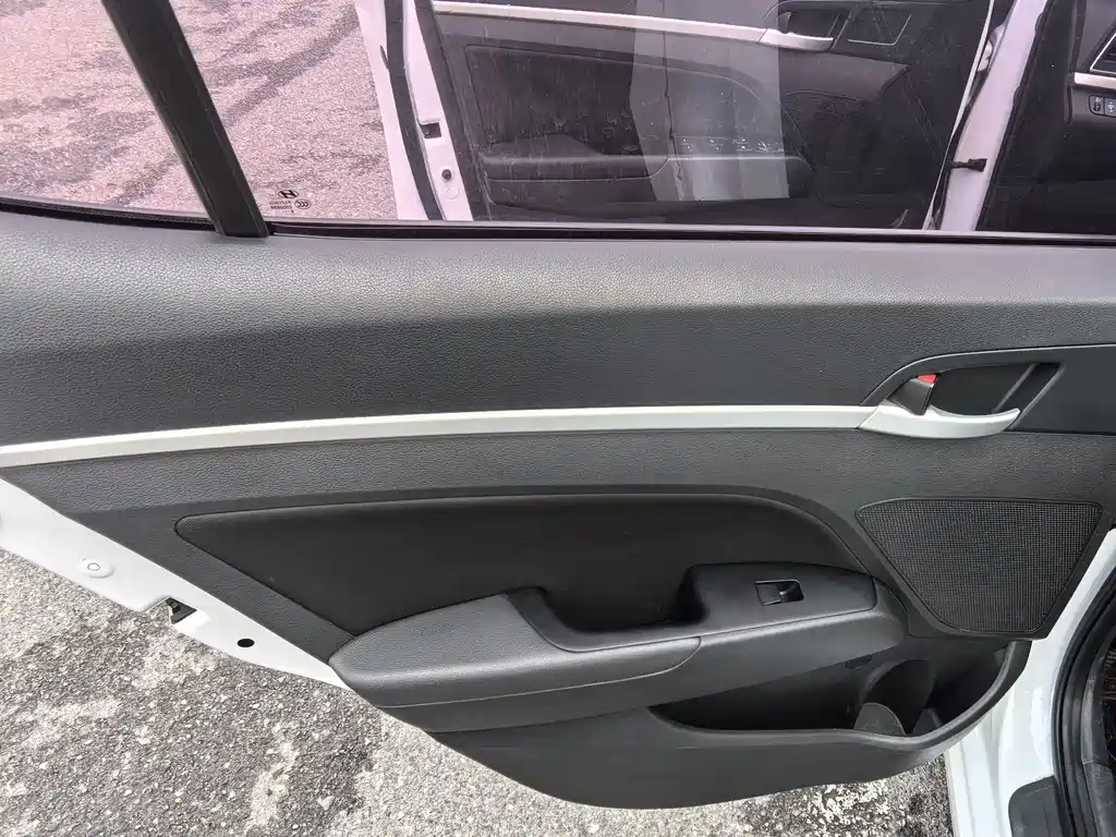 Hyundai Elantra 2019 — фото 17