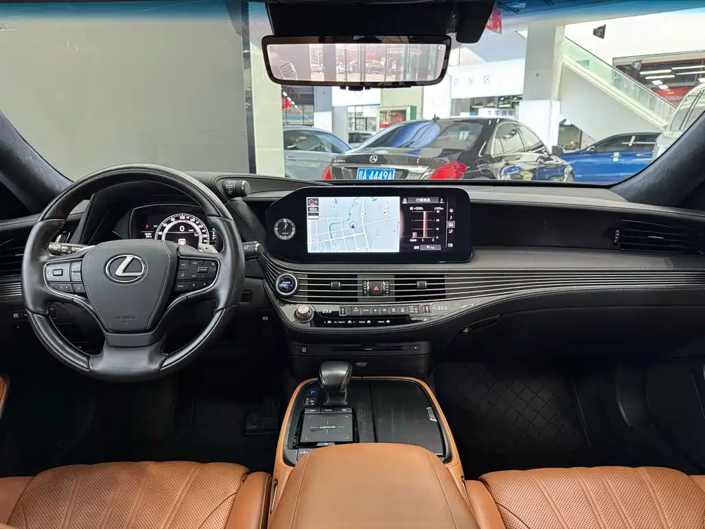 Lexus LS 2021 — фото 10