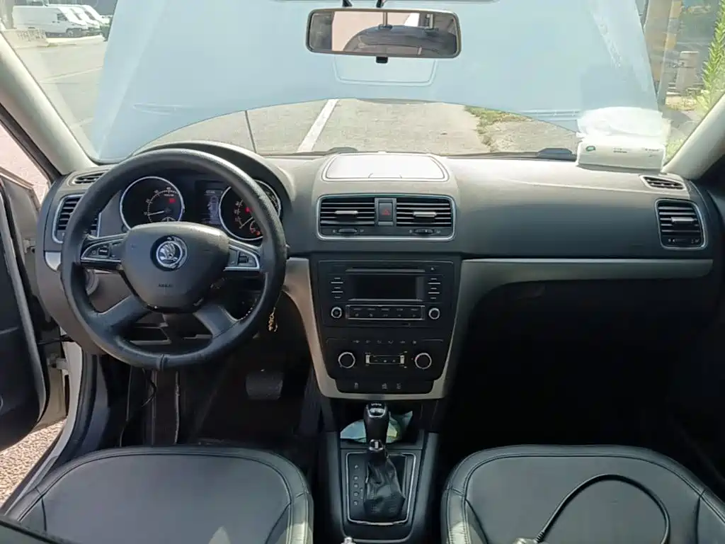 Skoda Yeti 2016 — фото 10
