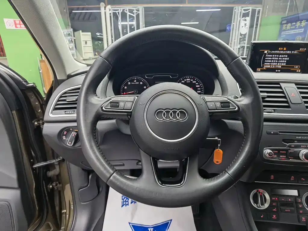 Audi Q3 2015 — фото 10