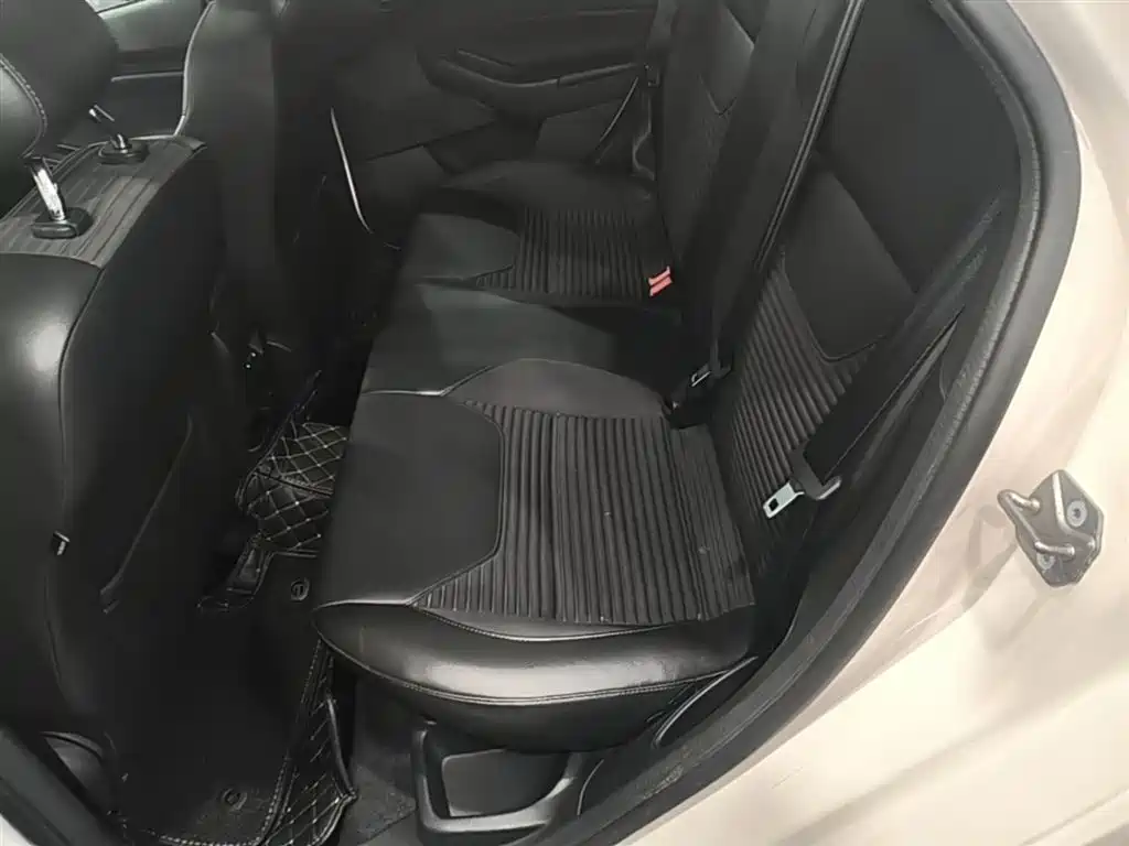 Ford Focus 2019 — фото 17