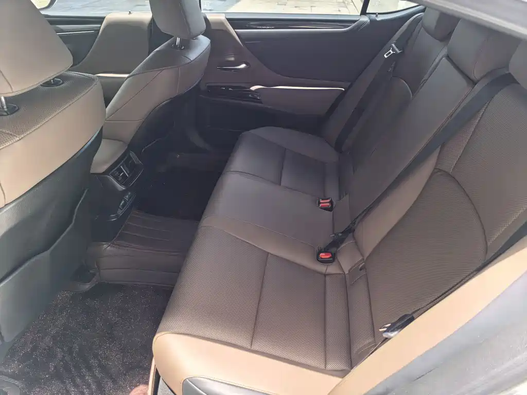Lexus ES 2023 — фото 12