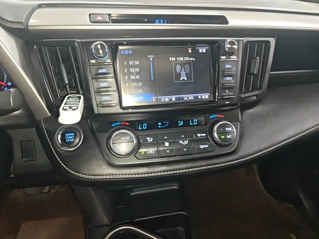 Toyota RAV4 2019 — фото 13