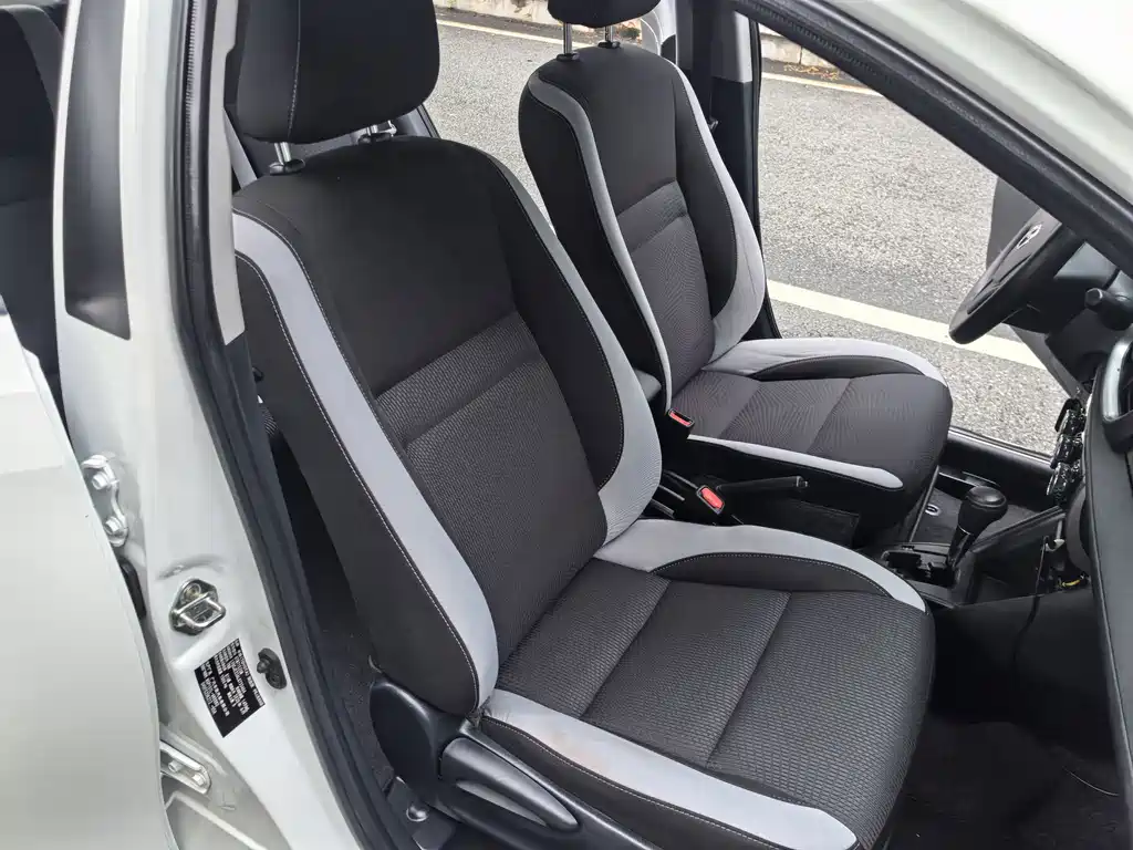 Toyota Yaris L 2020 — фото 18