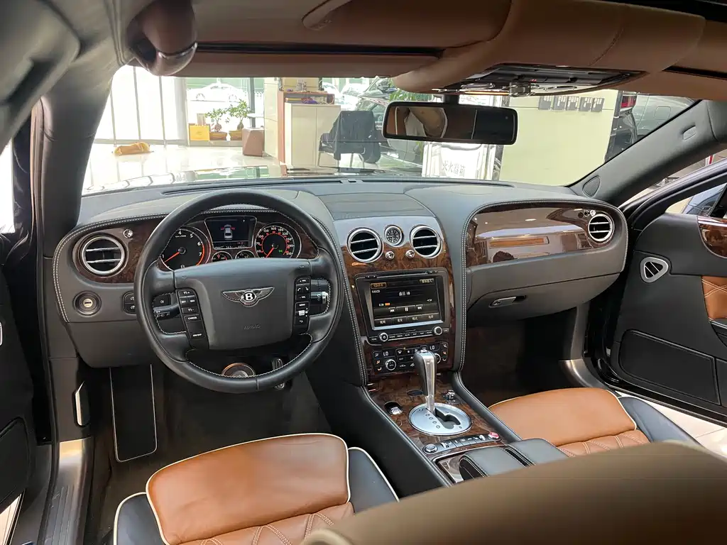 Bentley Flying Spur 2012 — фото 24