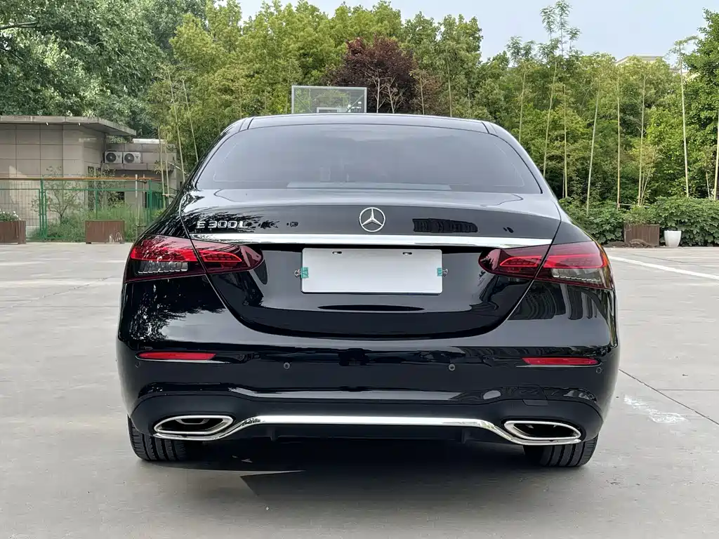 Mercedes-Benz E-Class 2022 — фото 19