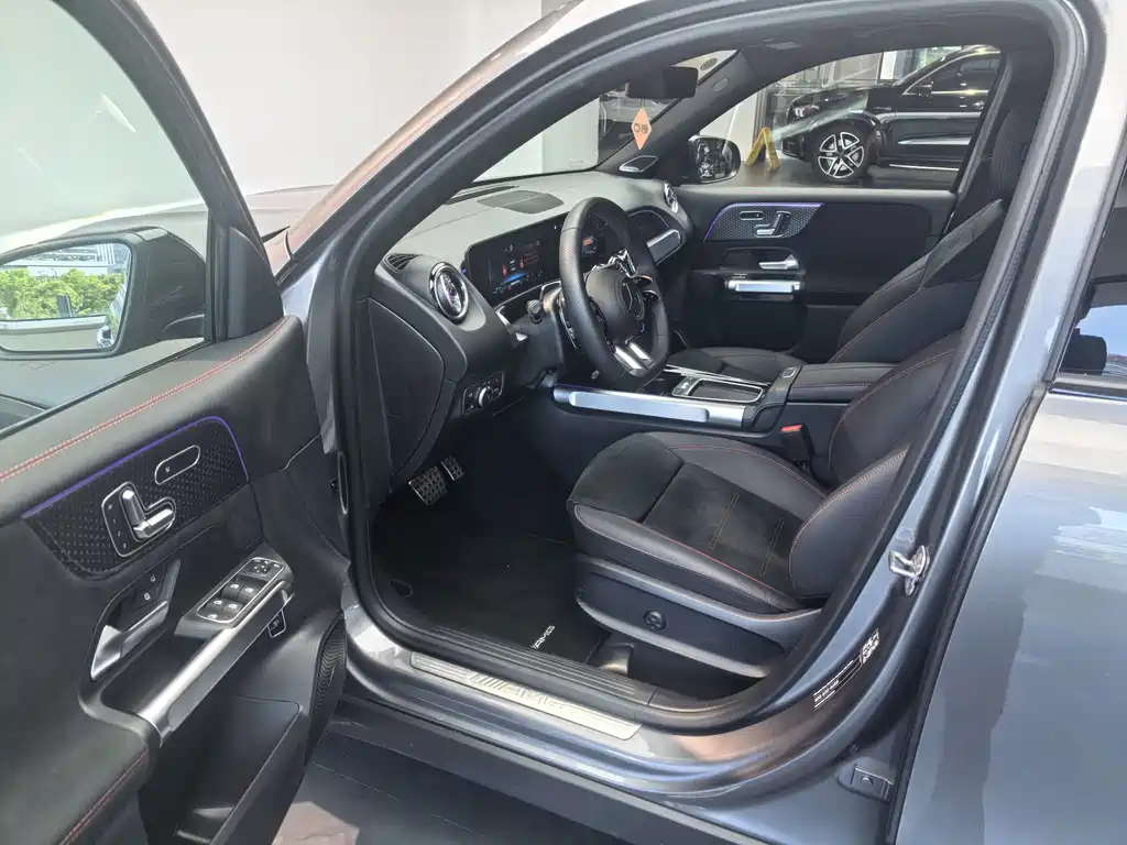 Mercedes-Benz GLB AMG 2025 — фото 12