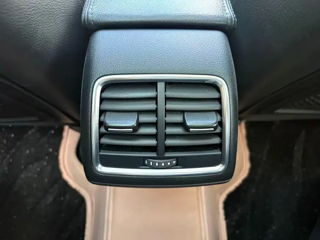 Audi Q3 2016 — фото 14