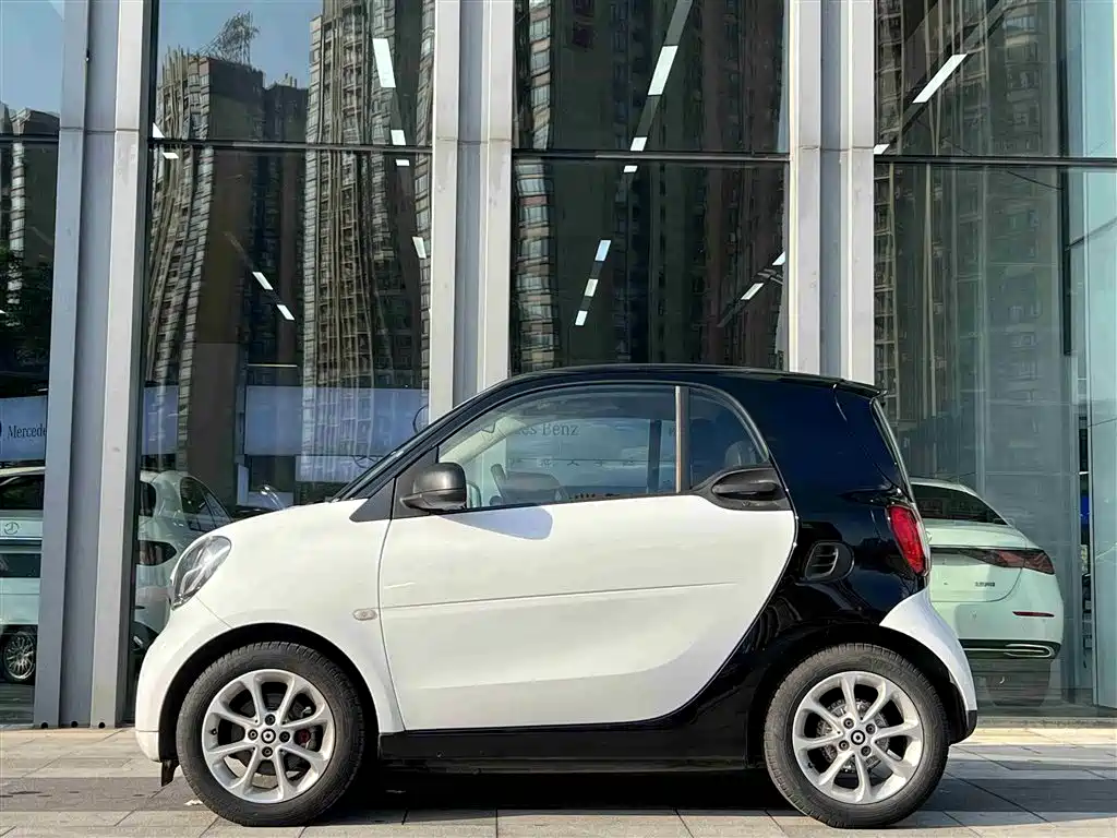 smart Fortwo 2017 — фото 3
