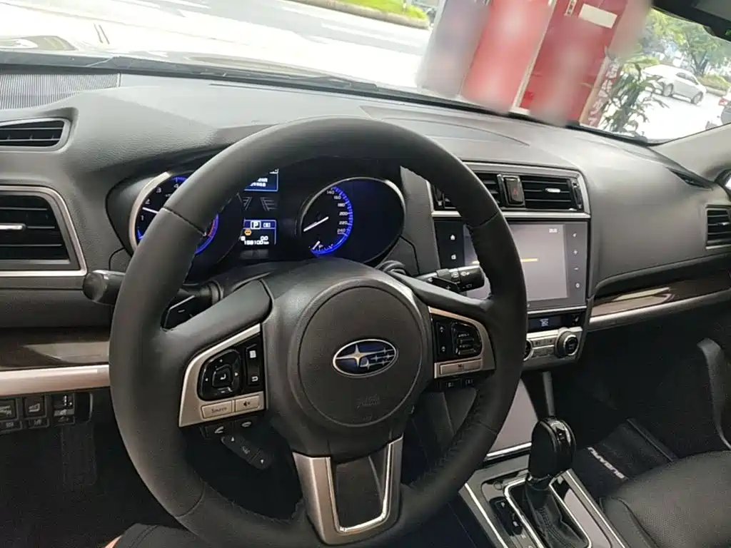 Subaru Outback 2018 — фото 10