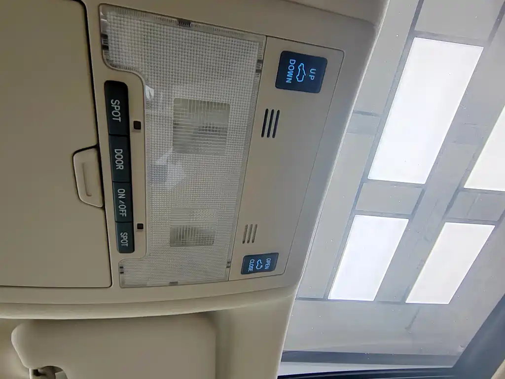 Toyota Land Cruiser 2020 — фото 15