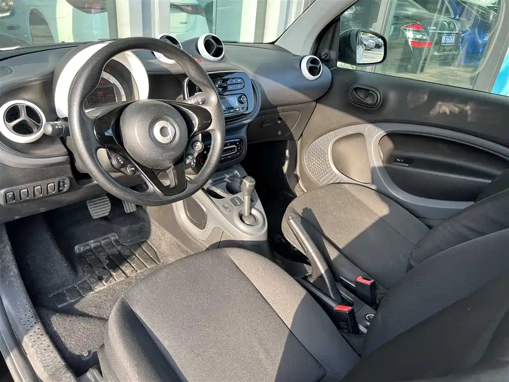 smart Fortwo 2017 — фото 16