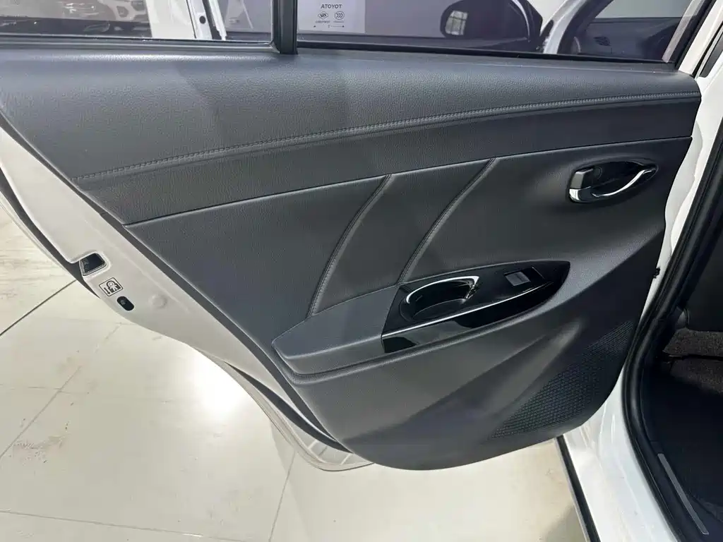 Toyota Yaris L 2022 — фото 23