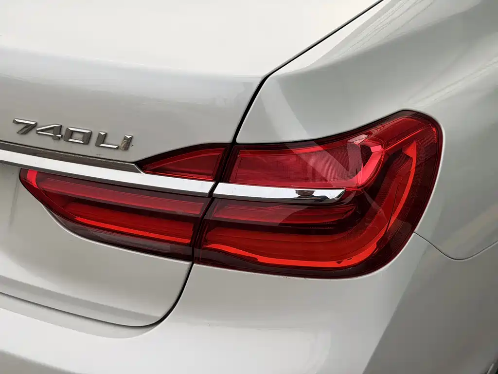 BMW 7 Series 2017 — фото 28