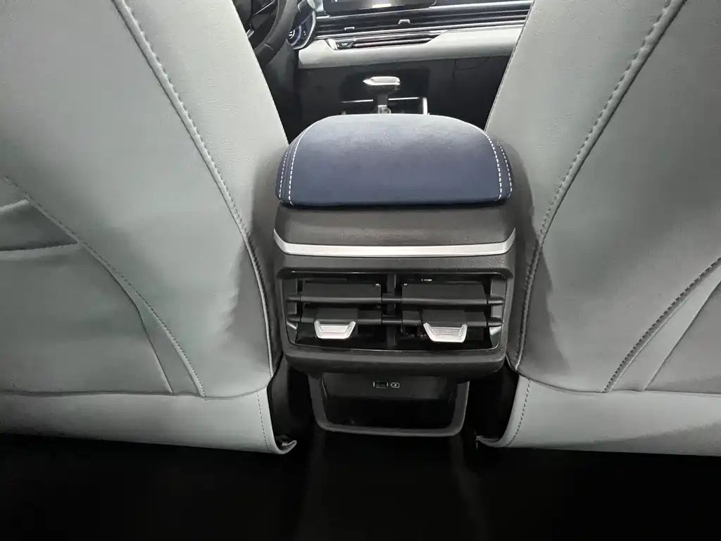 Geely Emgrand 2022 — фото 10