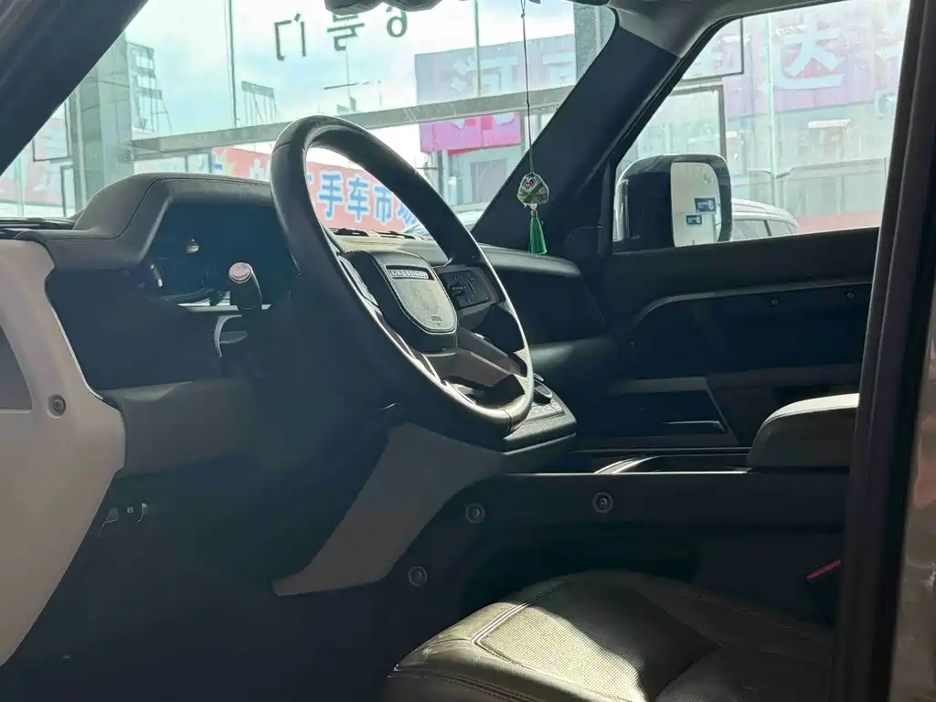 Land Rover Defender 2020
