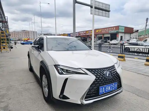 Lexus UX 2021