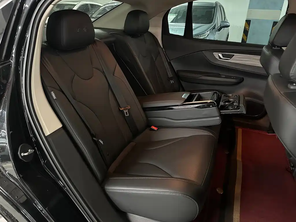 Hongqi E-QM5 2023 — фото 18