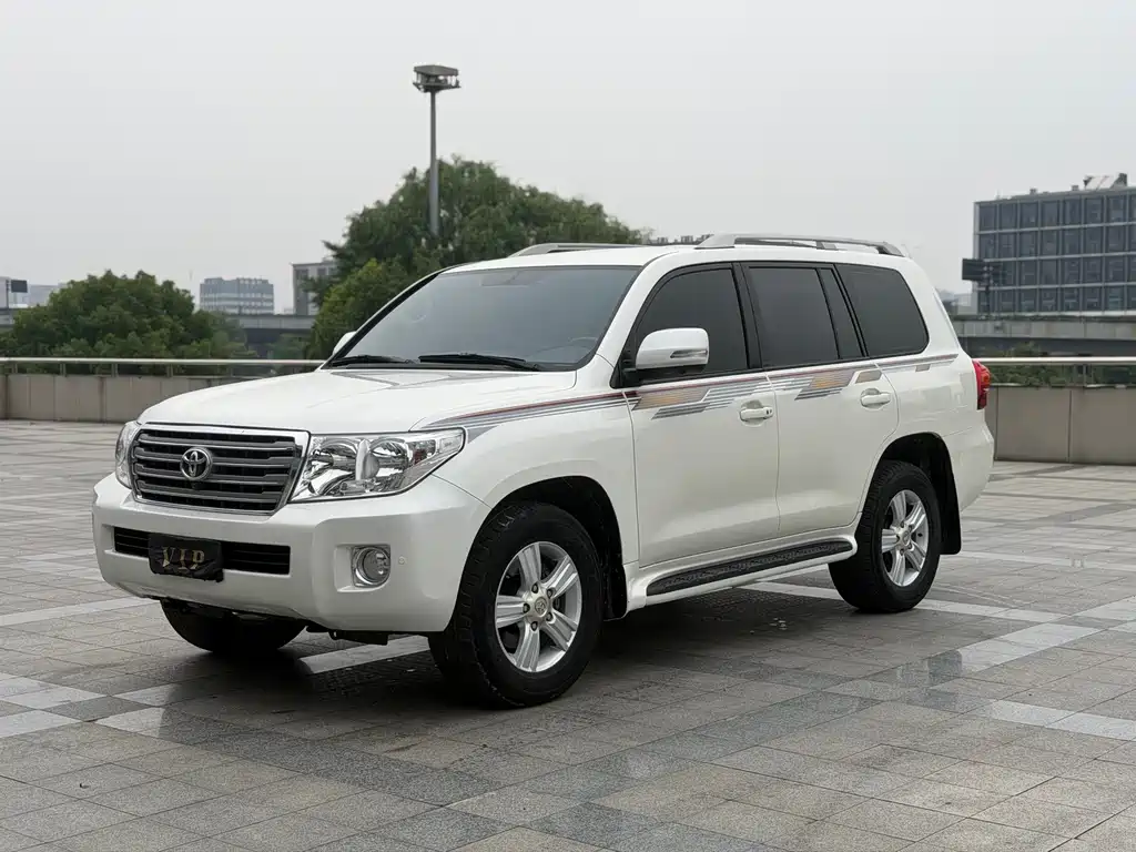Toyota Land Cruiser 2016 — фото 1