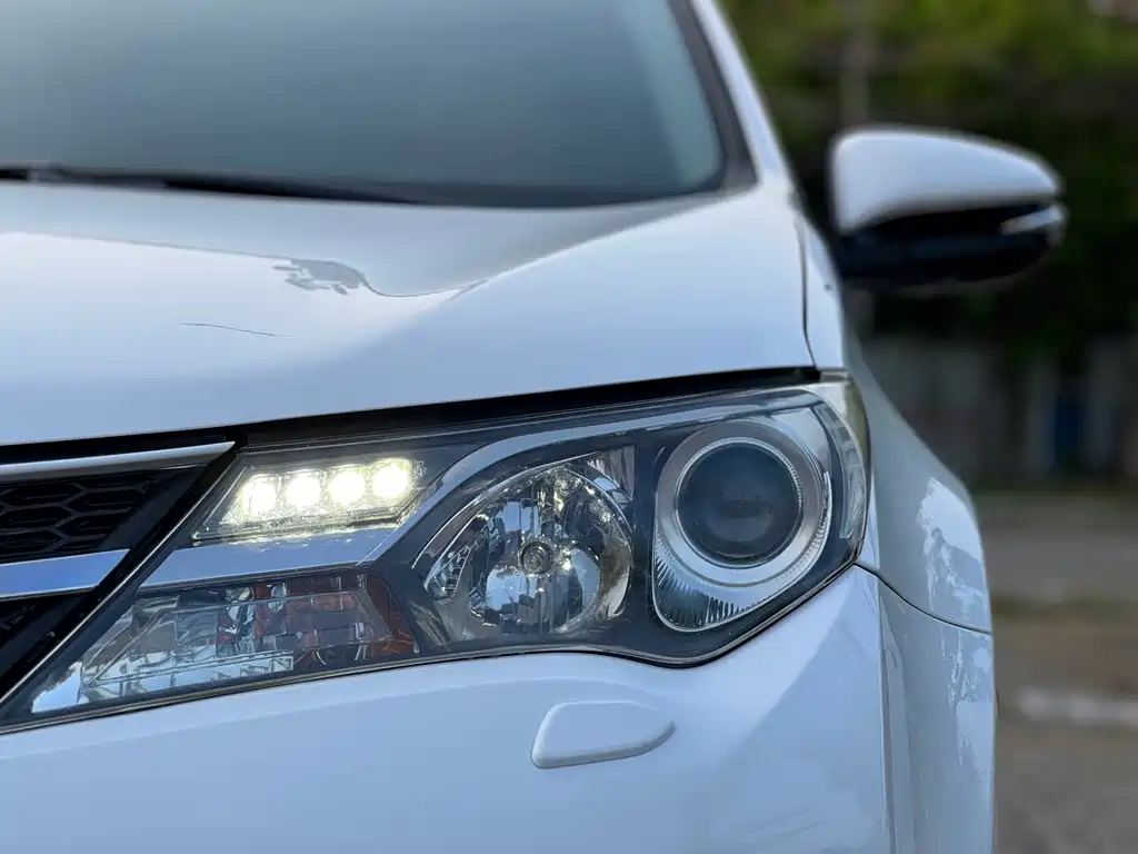 Toyota RAV4 2013 — фото 26