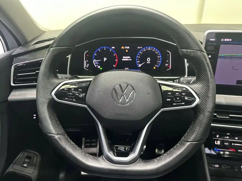 Volkswagen Tiguan L 2023 — фото 12