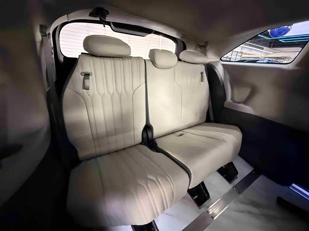 Toyota Sienna 2023 — фото 15