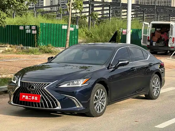 Lexus ES 2023