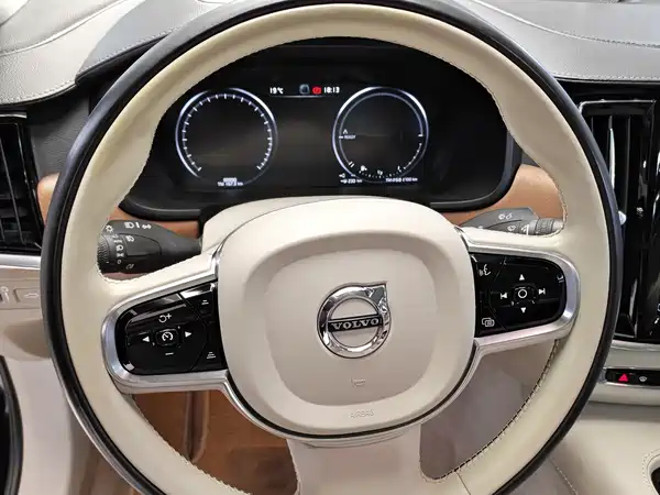 Volvo S90 Plug-In Hybrid 2019