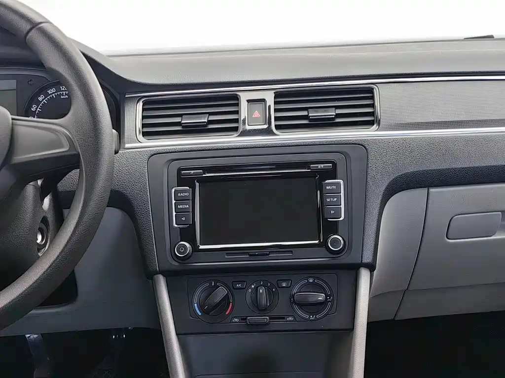 Skoda Rapid 2015 — фото 12