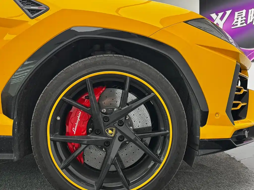 Lamborghini Urus 2018 — фото 6