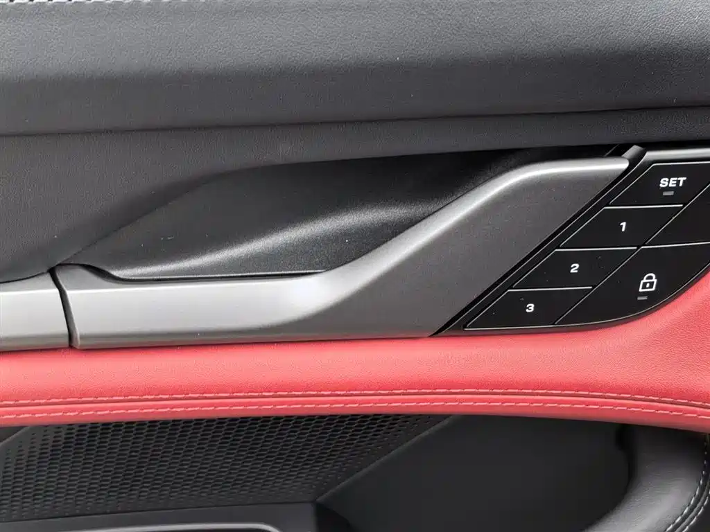 Porsche Taycan 2025 — фото 22