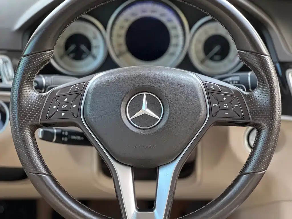 Mercedes-Benz E-Class 2015 — фото 10