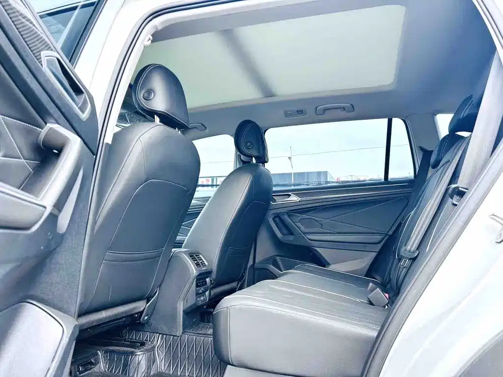 Volkswagen Tiguan L 2023 — фото 8