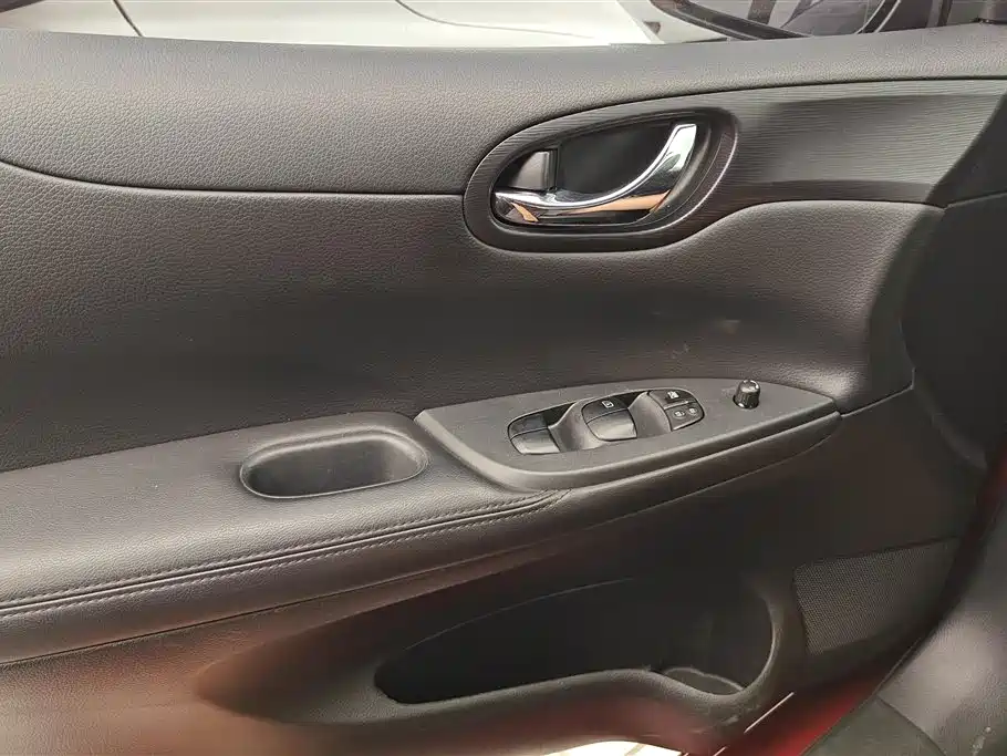 Nissan Tiida 2015 — фото 7