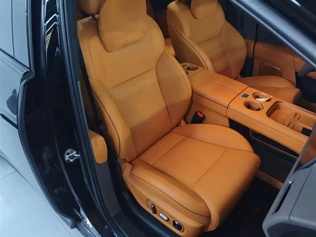 Li Auto i8 2025 — фото 25
