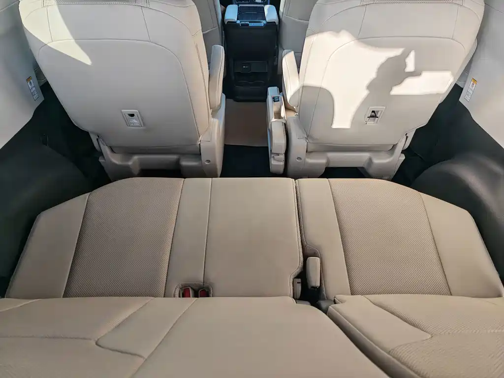Toyota Sienna 2022 — фото 18